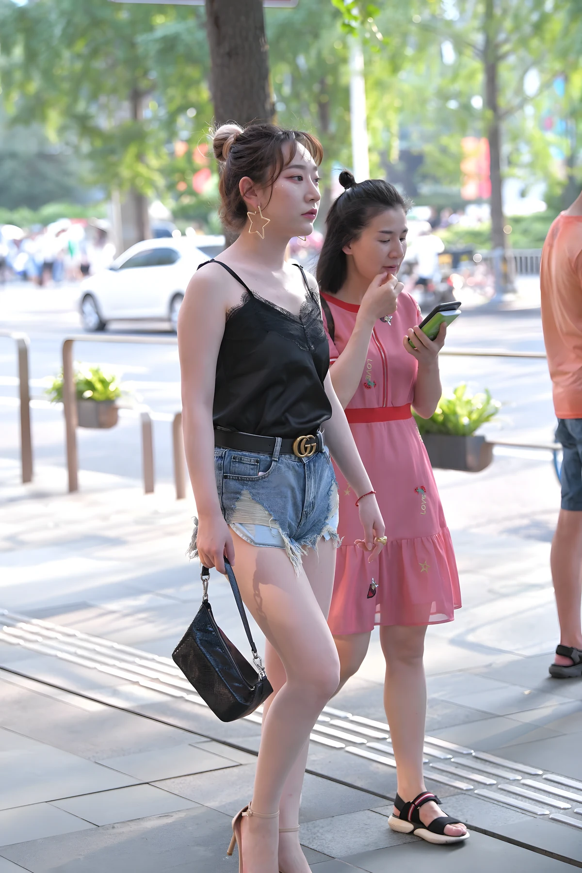 靓丽牛仔短裤J8906
