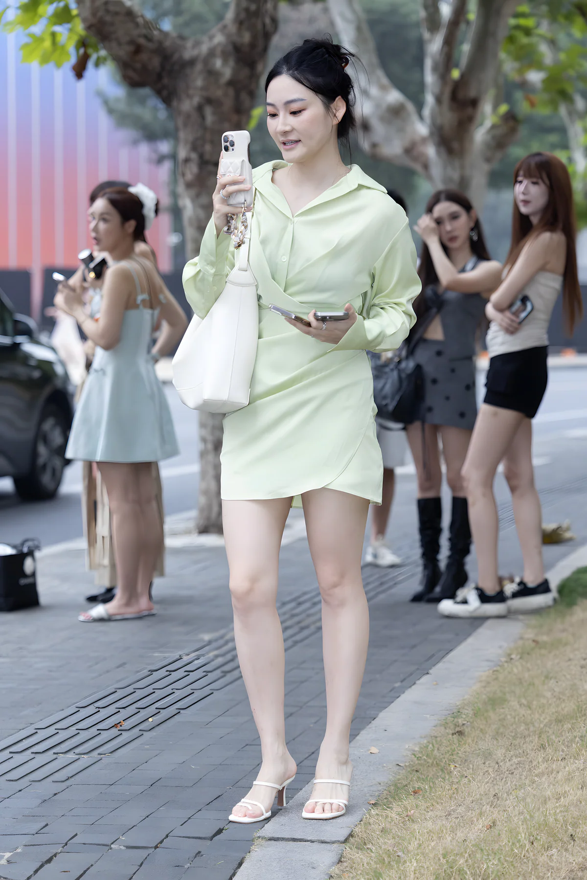 温婉绿色裙装J9844