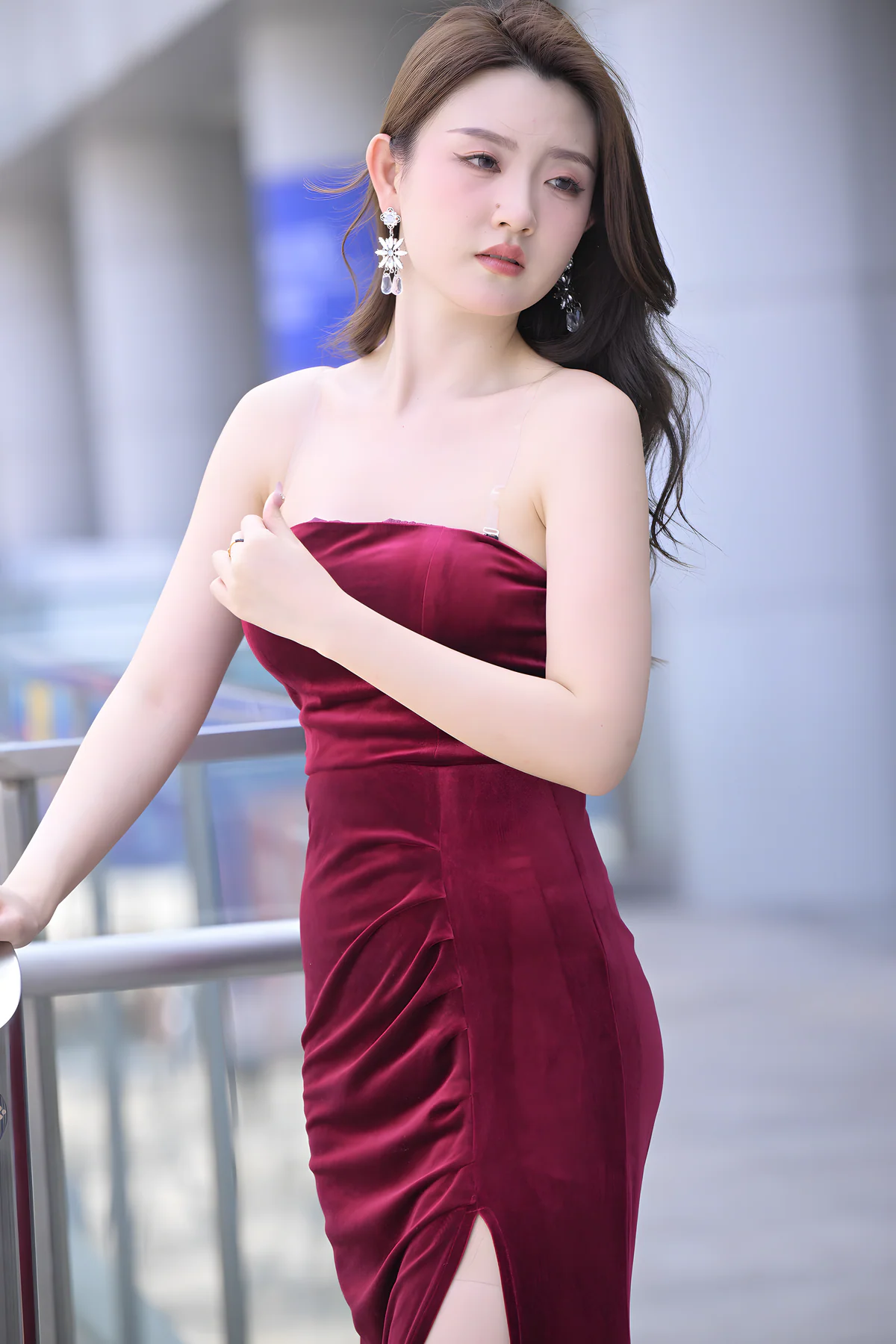 红裙礼仪小姐J9921