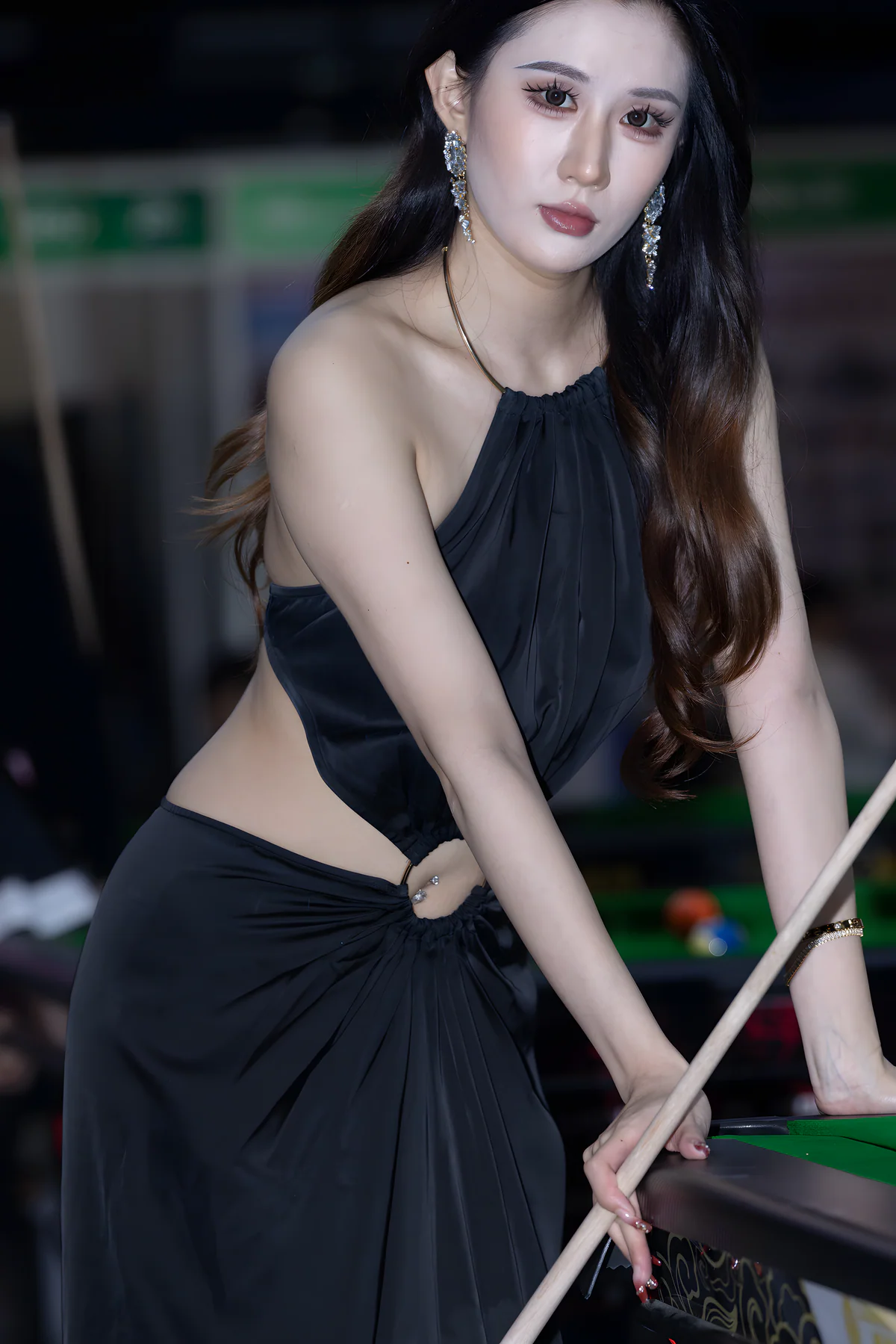 黑色长裙美背J9932