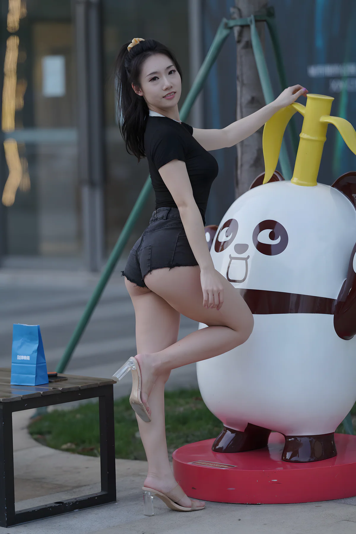 凯恩街拍作品-黑色热裤美女J4883