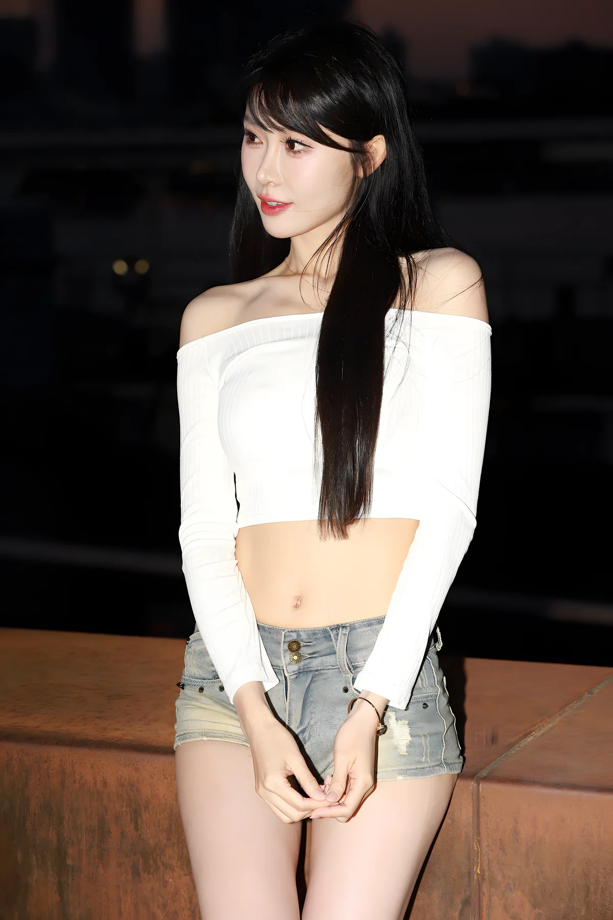 清纯甜美热裤美腿J9972